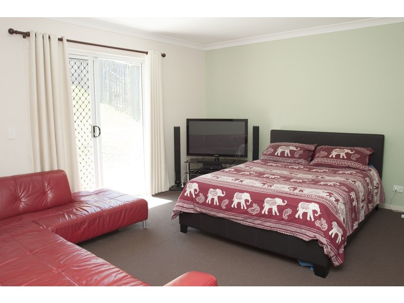 62 Hawkesbury Avenue, Pacific Pines QLD 4211