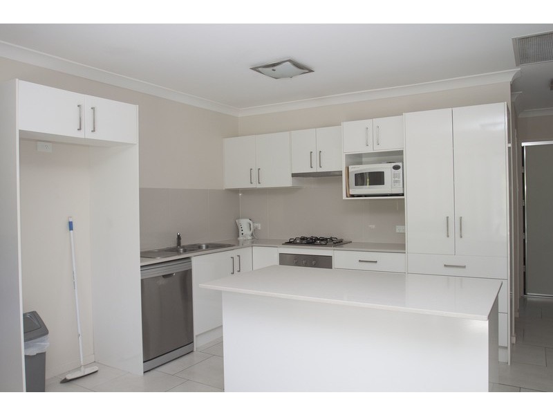 62 Hawkesbury Avenue, Pacific Pines QLD 4211