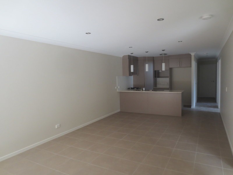 1/12 Dorretti Circuit, Upper Coomera QLD 4209