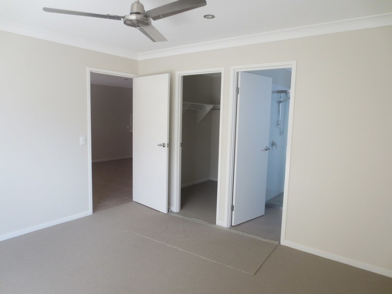1/12 Dorretti Circuit, Upper Coomera QLD 4209
