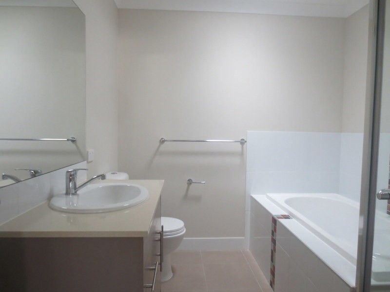 1/12 Dorretti Circuit, Upper Coomera QLD 4209