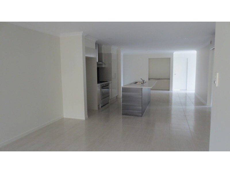 1/18 Gullwing Drive, Upper Coomera QLD 4209