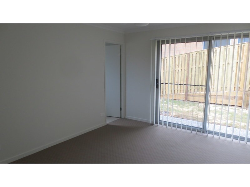 1/18 Gullwing Drive, Upper Coomera QLD 4209