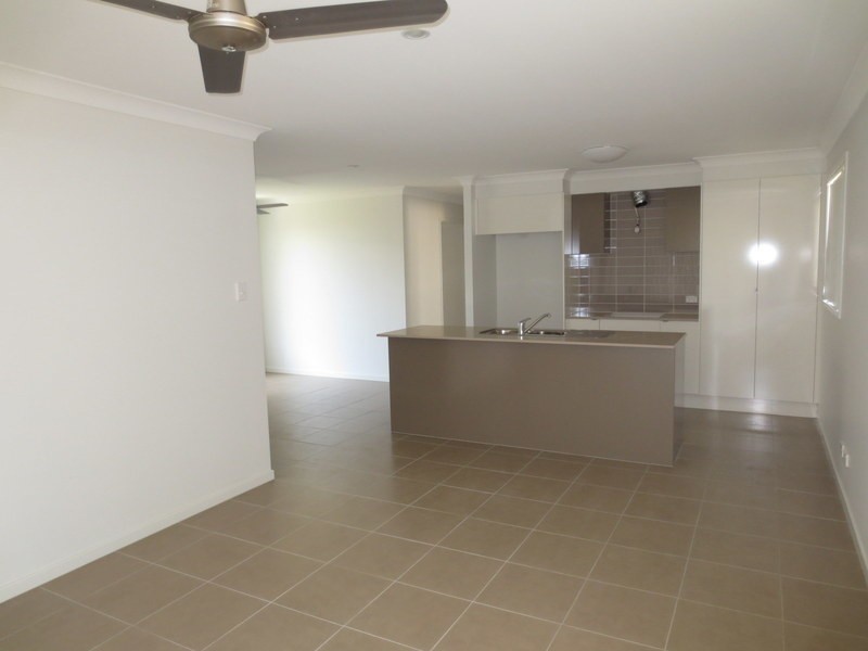 16 Charles Avenue, Pimpama QLD 4209