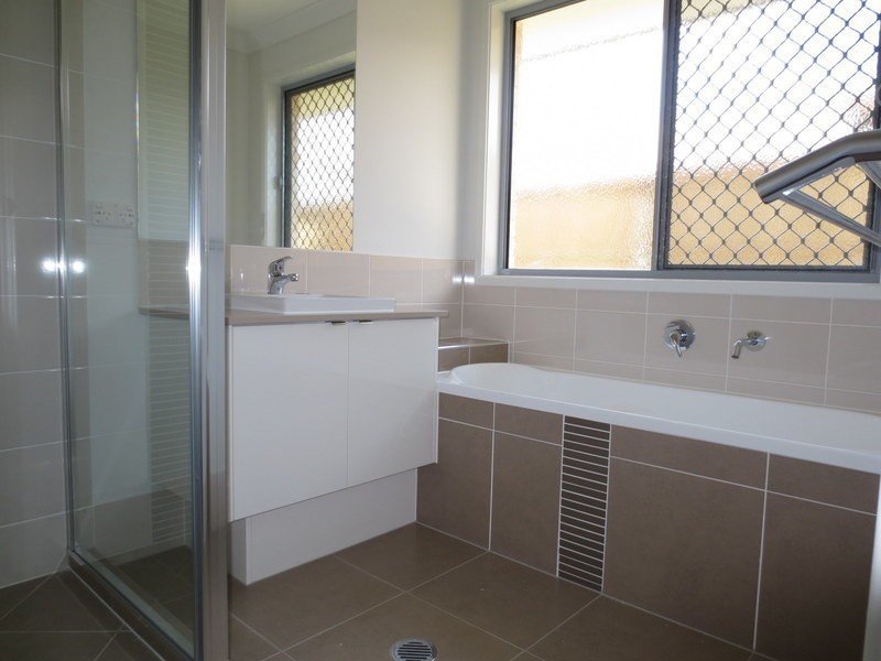 16 Charles Avenue, Pimpama QLD 4209