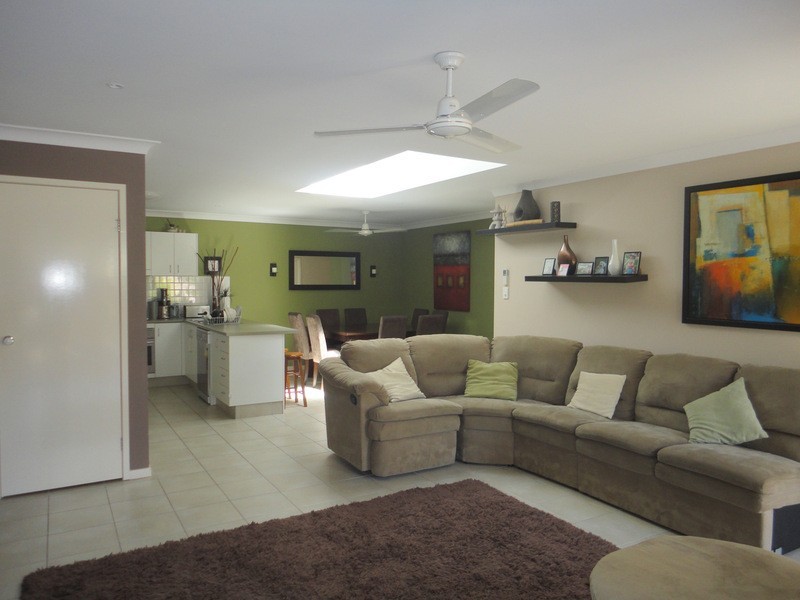 2/2 Heather Drive, Upper Coomera QLD 4209