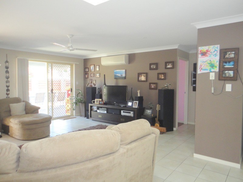 2/2 Heather Drive, Upper Coomera QLD 4209
