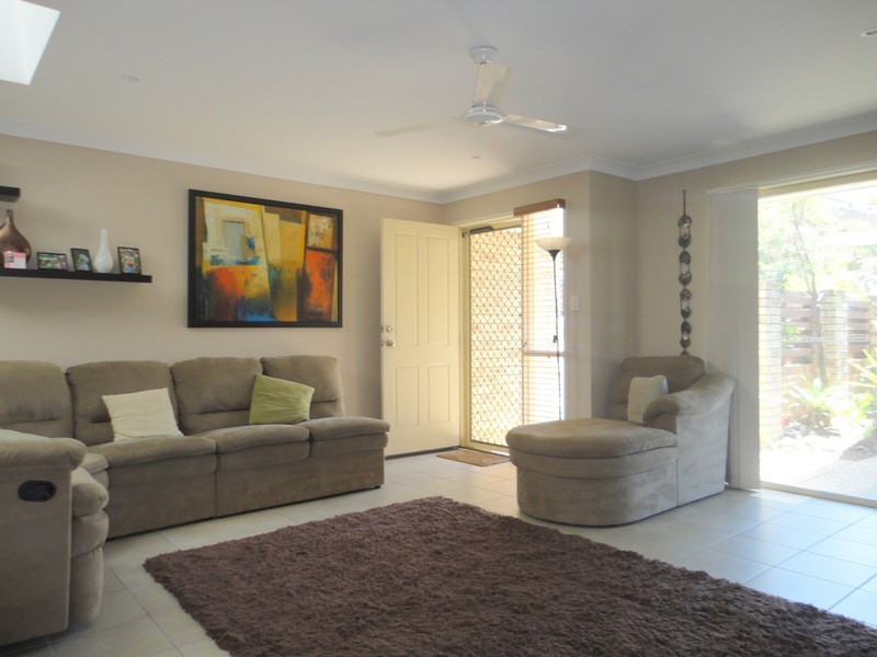 2/2 Heather Drive, Upper Coomera QLD 4209