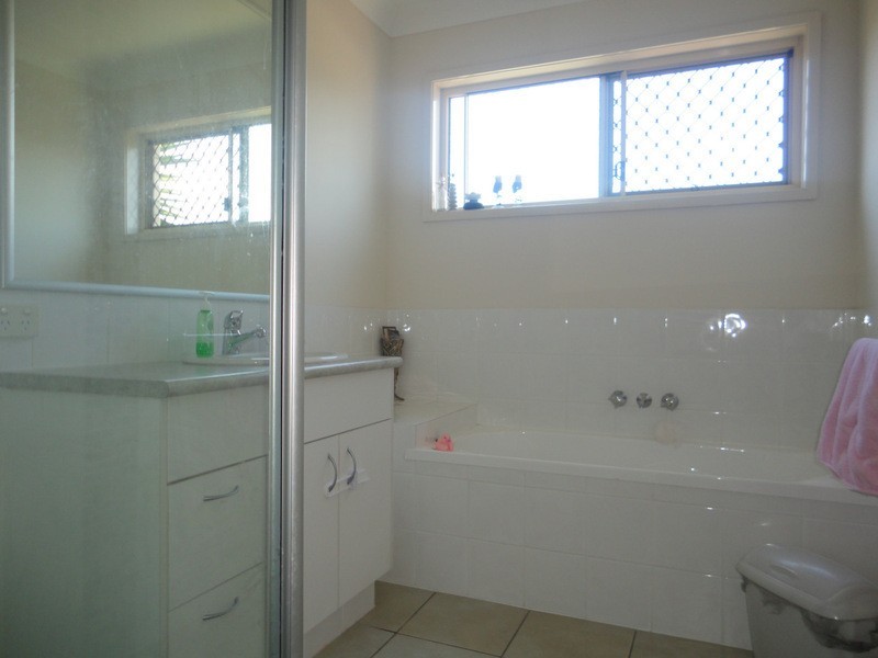 2/2 Heather Drive, Upper Coomera QLD 4209