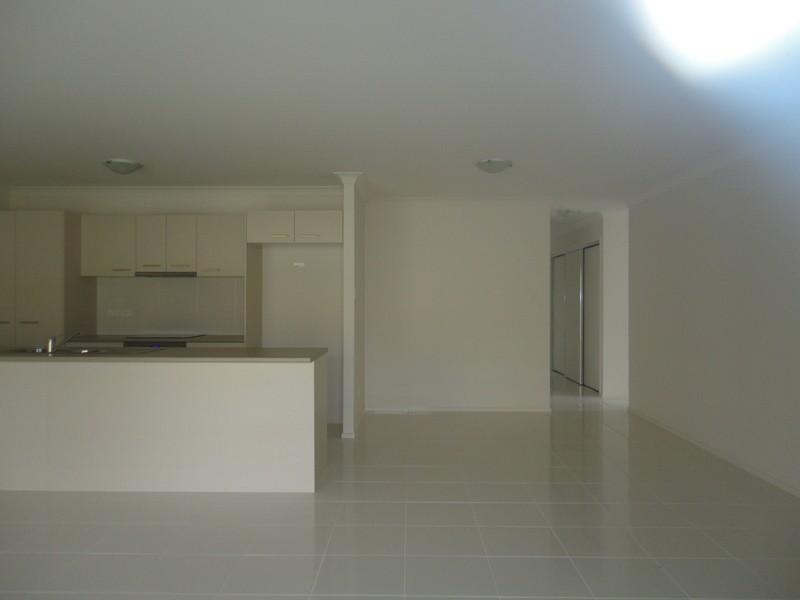 30 Rise Circuit, Pacific Pines QLD 4211