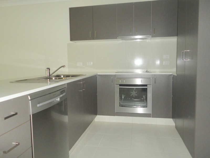 8 Zinc Street, Pimpama QLD 4209