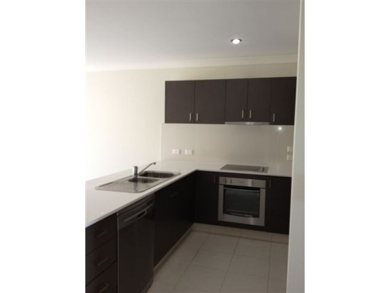 8 Zinc Street, Pimpama QLD 4209