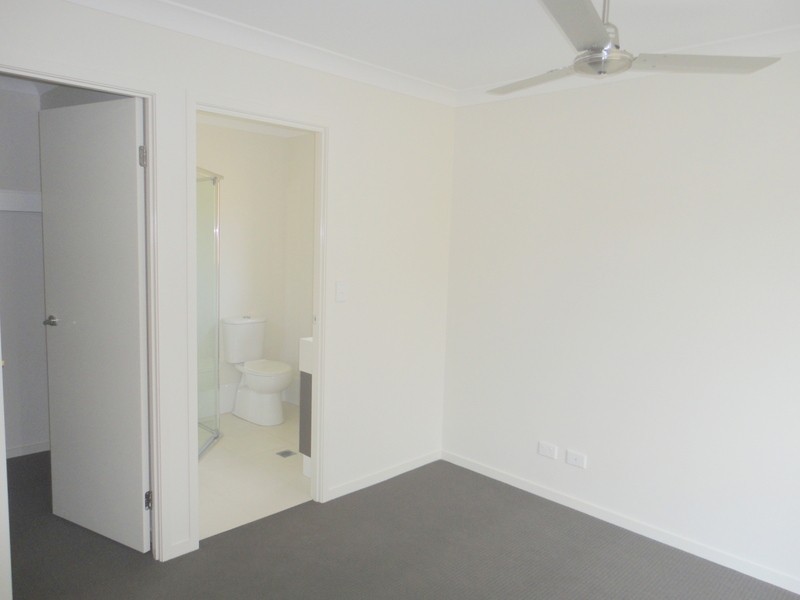 8 Zinc Street, Pimpama QLD 4209