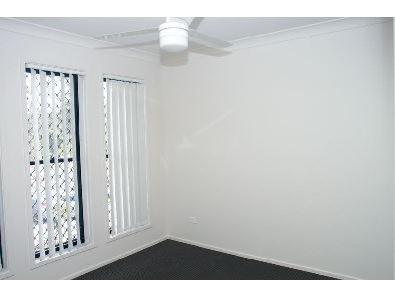 7 Rise Circuit, Pacific Pines QLD 4211