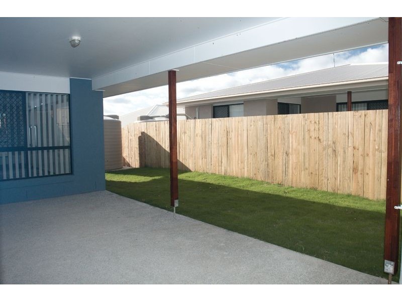 7 Rise Circuit, Pacific Pines QLD 4211