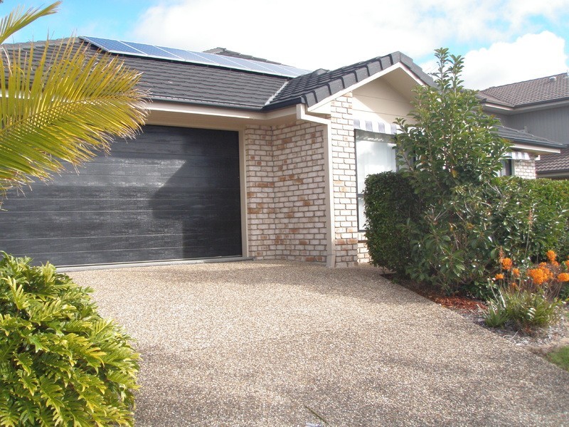 8 Bodacious Street, Pimpama QLD 4209