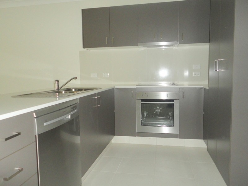 8 Zinc Street, Pimpama QLD 4209