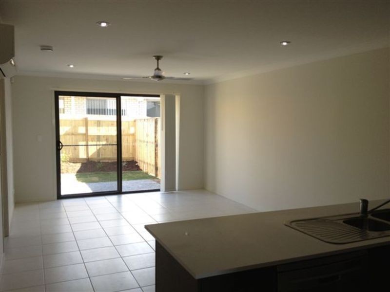 8 Zinc Street, Pimpama QLD 4209