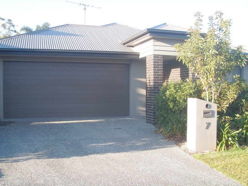 7  Christopher Street, Pimpama QLD 4209