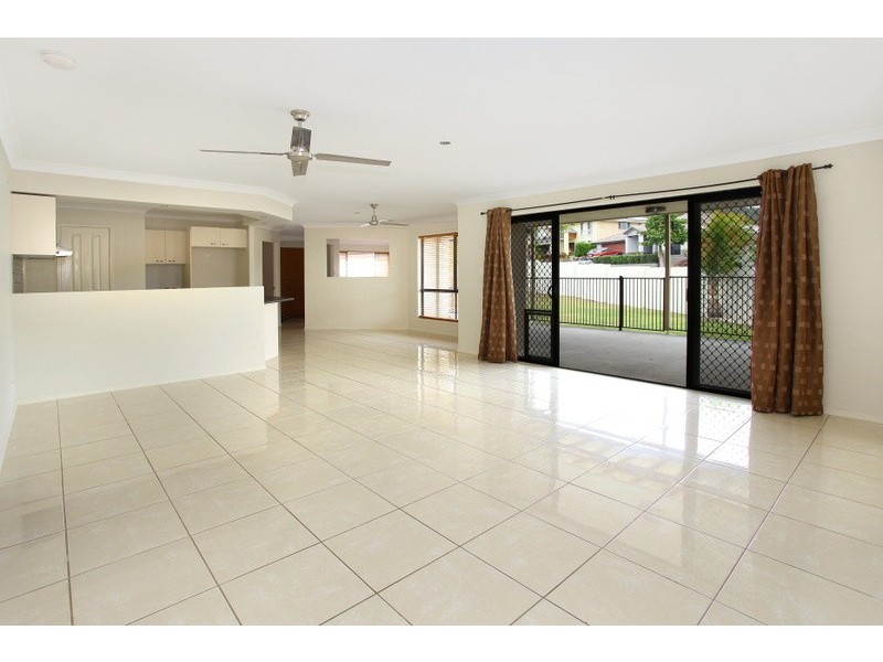 6 Cossington Circuit, Maudsland QLD 4210