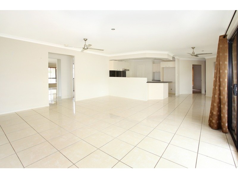 6 Cossington Circuit, Maudsland QLD 4210