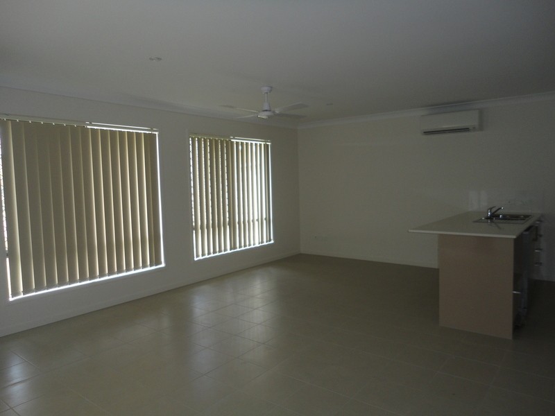 2/8 Wolseley Way, Upper Coomera QLD 4209