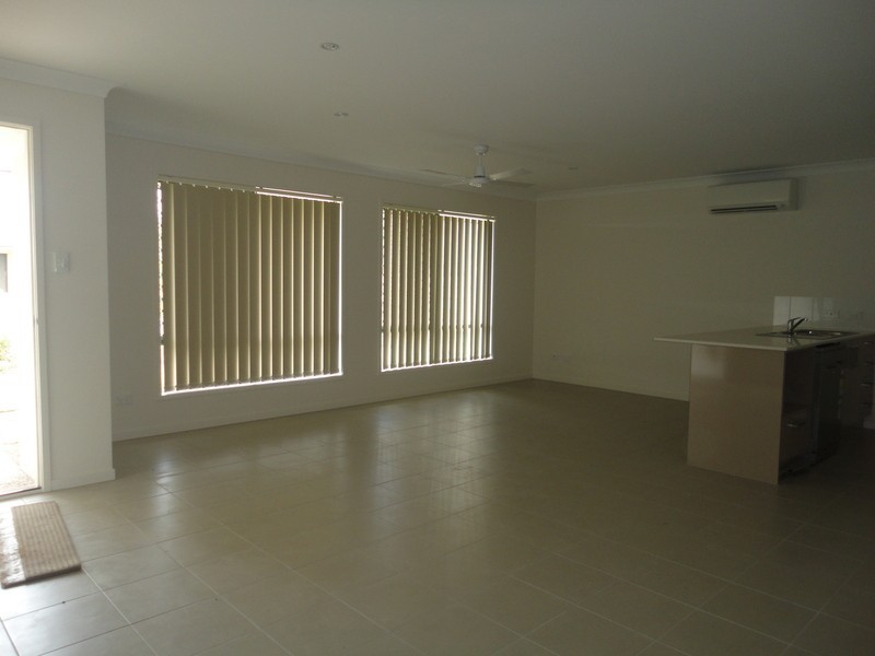 2/8 Wolseley Way, Upper Coomera QLD 4209