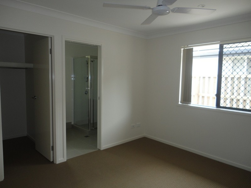 2/8 Wolseley Way, Upper Coomera QLD 4209