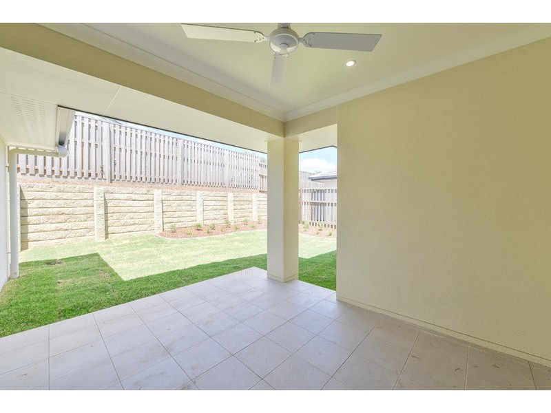 2/8 Wolseley Way, Upper Coomera QLD 4209