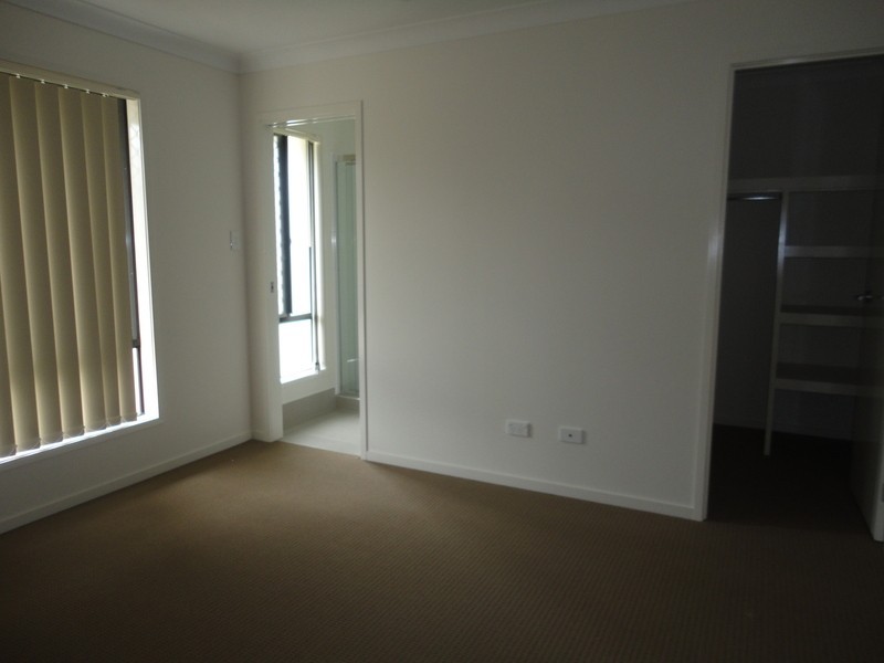 1/8 Wolseley Way, Upper Coomera QLD 4209