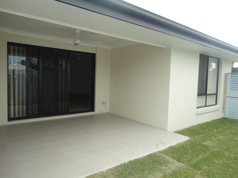 1/8 Wolseley Way, Upper Coomera QLD 4209