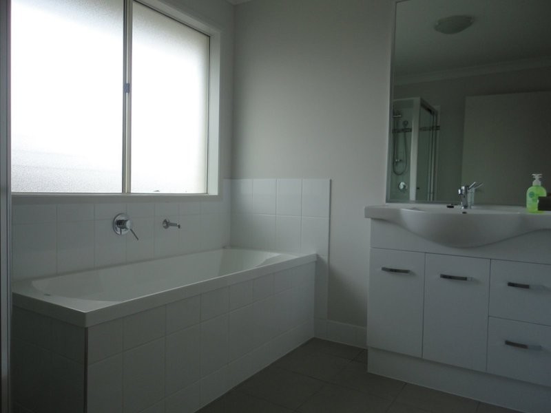 24 Wildflower Circuit, Upper Coomera QLD 4209