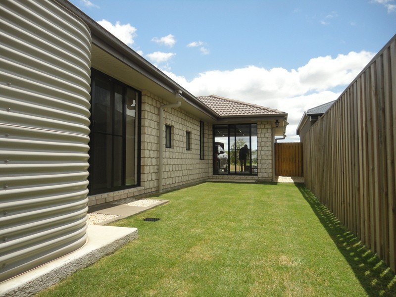 6 Merivale Avenue, Ormeau Hills QLD 4208