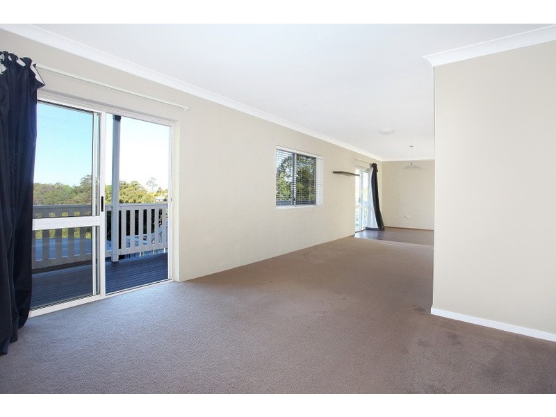 8 Tolima Drive, Eagle Heights QLD 4271