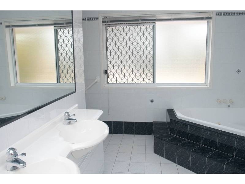 92 Tamworth Drive, Helensvale QLD 4212