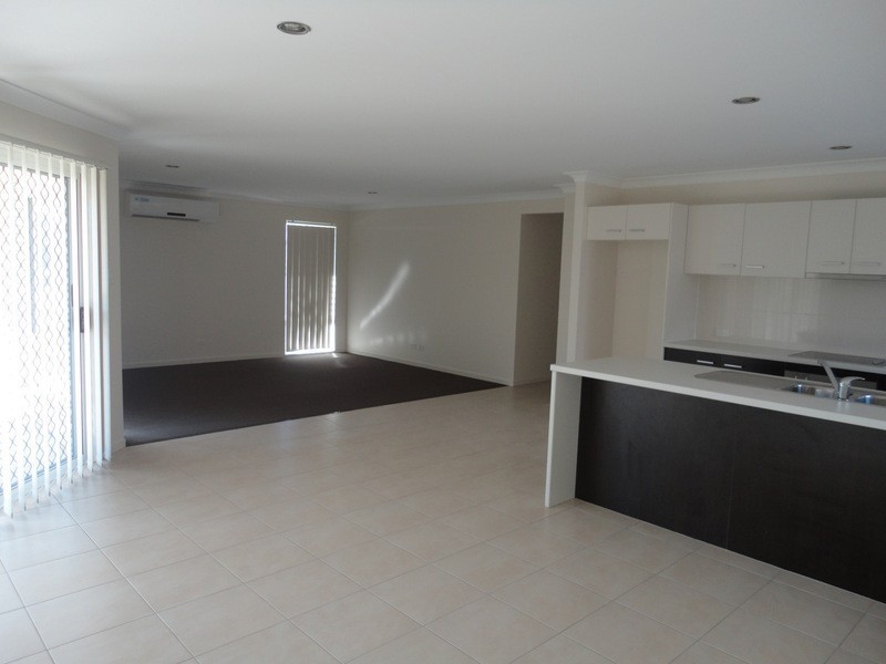 8 Collingrove Circuit, Pimpama QLD 4209