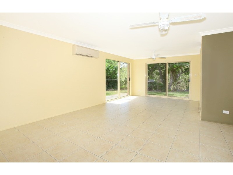 9 Florida Place, Oxenford QLD 4210