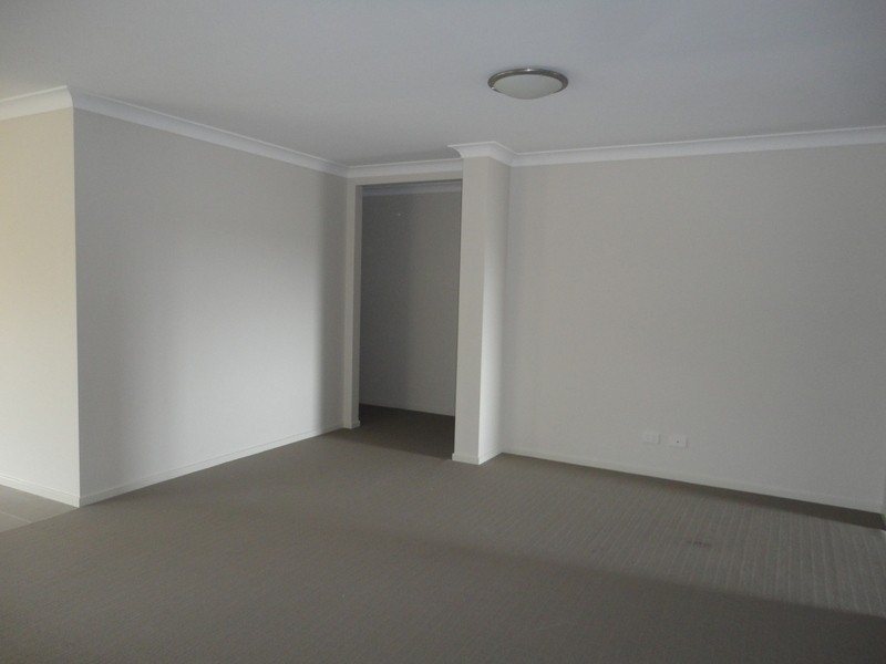 11 Charles Avenue, Pimpama QLD 4209