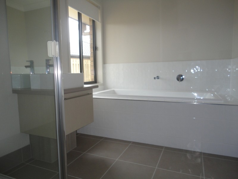 11 Charles Avenue, Pimpama QLD 4209