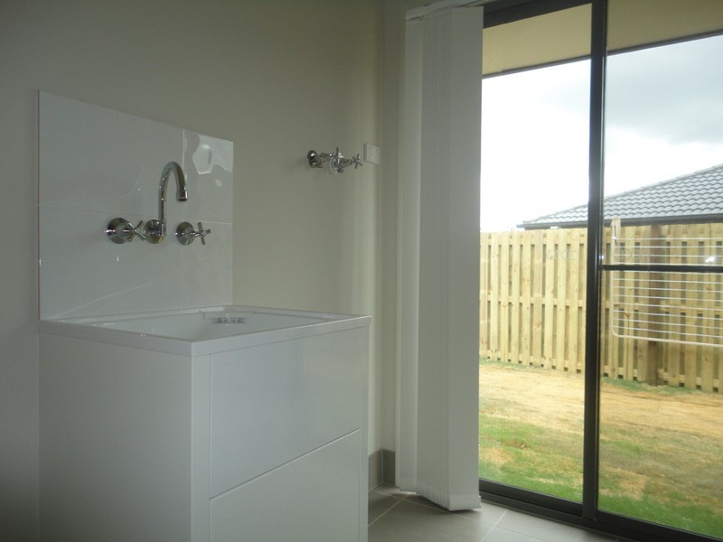 11 Charles Avenue, Pimpama QLD 4209