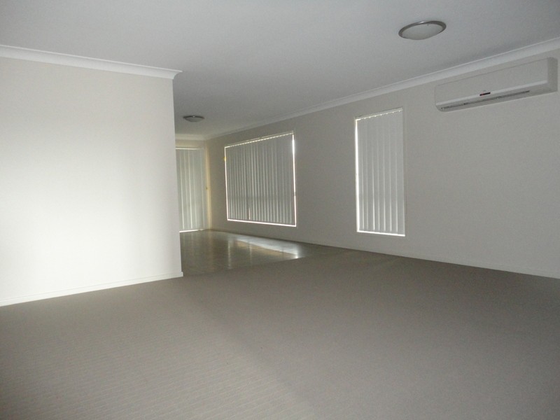 11 John Crescent, Pimpama QLD 4209