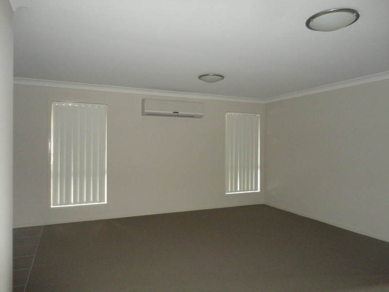 11 John Crescent, Pimpama QLD 4209