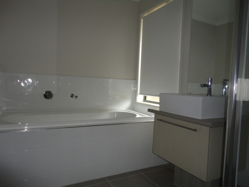 11 John Crescent, Pimpama QLD 4209