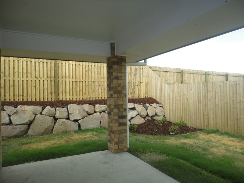 11 John Crescent, Pimpama QLD 4209