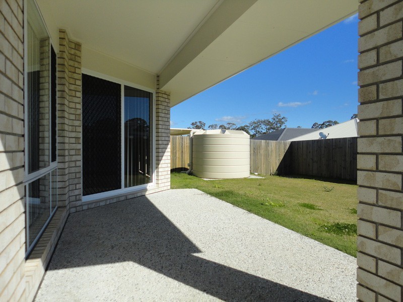 8 Collingrove Circuit, Pimpama QLD 4209