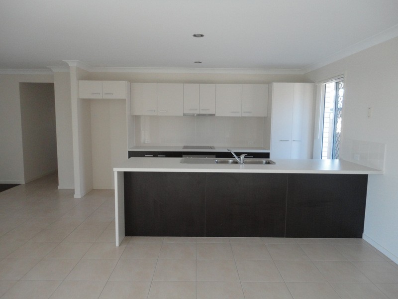 8 Collingrove Circuit, Pimpama QLD 4209