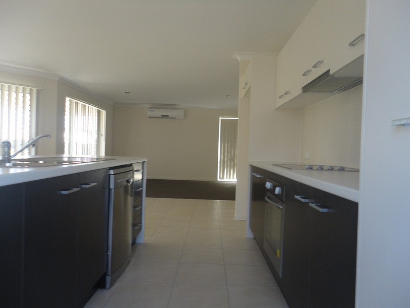 8 Collingrove Circuit, Pimpama QLD 4209