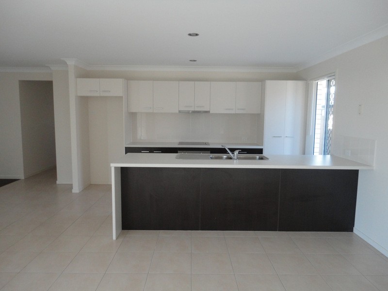 8 Collingrove Circuit, Pimpama QLD 4209