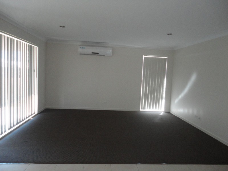 8 Collingrove Circuit, Pimpama QLD 4209