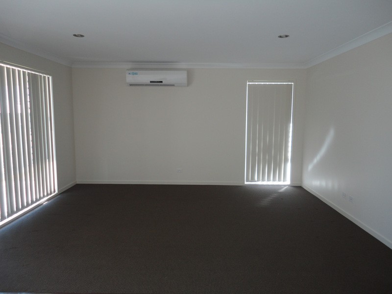 8 Collingrove Circuit, Pimpama QLD 4209